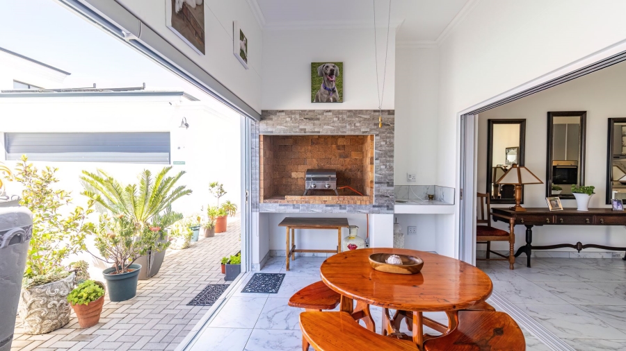 4 Bedroom Property for Sale in Sandy Point Beach Estate Western Cape